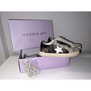 Madden Girl Larrk Sneaker
